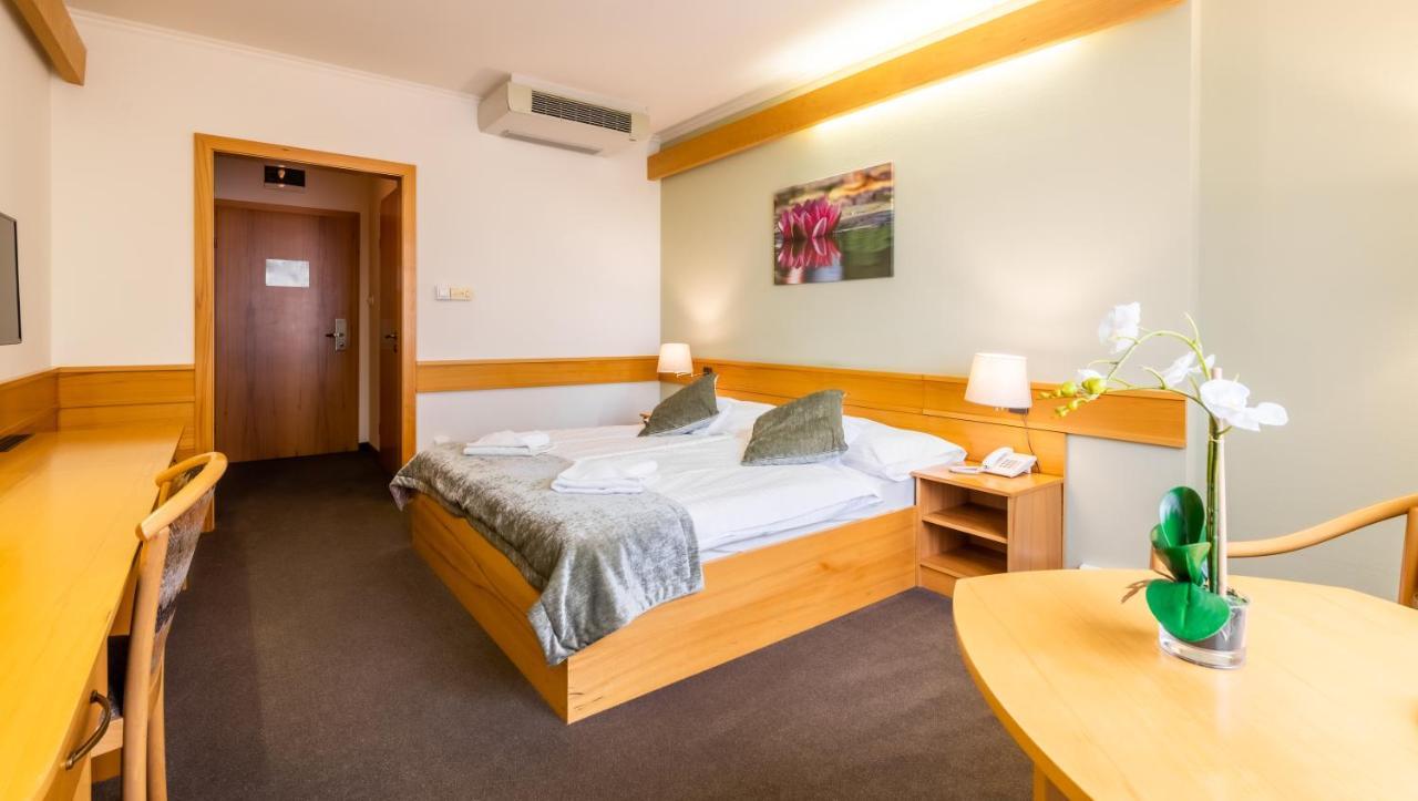 Aqua Hotel Termál Mosonmagyaróvár Esterno foto