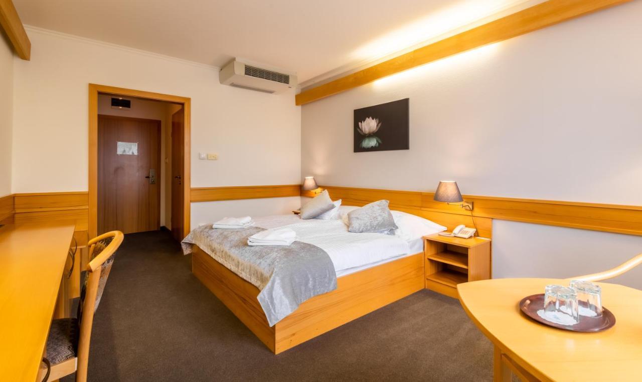 Aqua Hotel Termál Mosonmagyaróvár Esterno foto