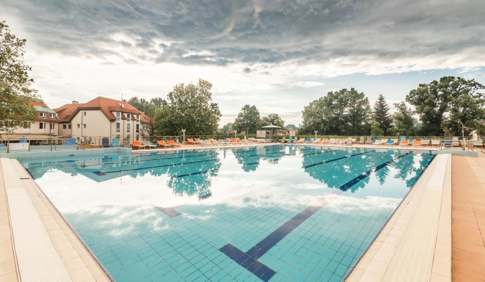 Aqua Hotel Termál Mosonmagyaróvár Esterno foto
